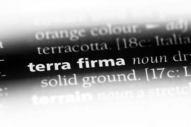 Sözlükteki terra firma kelimesi. Terra firma kavramı.
