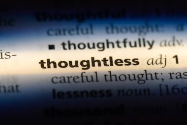 bir sözlüğü'ndeki düşüncesiz sözcüğü. düşüncesiz kavramı.