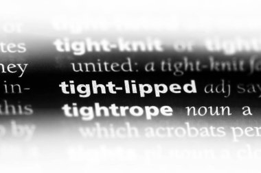 bir sözlüğü'ndeki sıkı dudaklı sözcüğü. sıkı dudaklı kavramı.