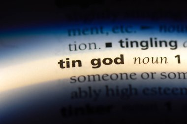 bir sözlüğü'ndeki teneke Tanrı sözcüğü. Teneke Tanrı kavramı.