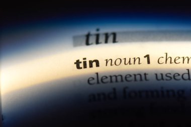 bir sözlüğü'ndeki teneke sözcüğü. kalay kavramı.