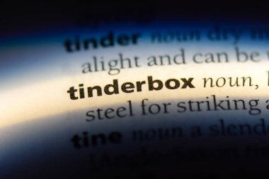 bir sözlüğü'ndeki Tinderbox sözcüğü. çıra kavramı.