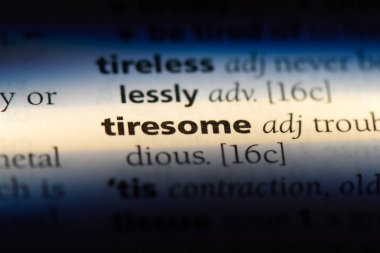 bir sözlüğü'ndeki yorucu sözcüğü. yorucu kavramı.
