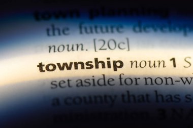 bir sözlüğü'ndeki İlçesi sözcüğü. İlçesi kavramı.