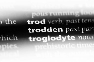 bir sözlüğü'ndeki trodden sözcüğü. trodden kavramı.