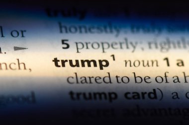 bir sözlüğü'ndeki sözcüğü koz. Trump kavramı.