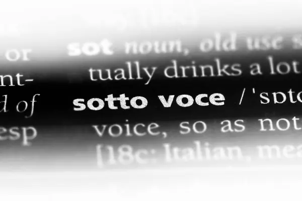 辞書でソットの声の単語 ソットの声のコンセプト — ストック写真