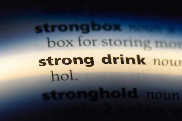 在字典里强饮词 强的饮料概念 — 图库照片