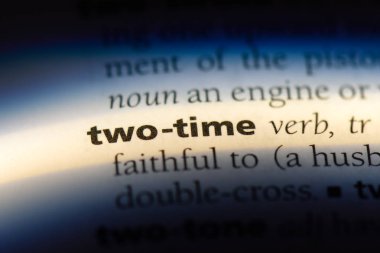 iki zaman sözlüğe kelime. iki saat kavramı.