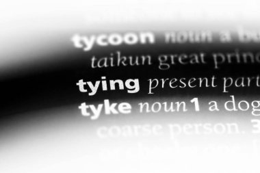 sözcük sözlükte bağlıyor. kavram bağlama.