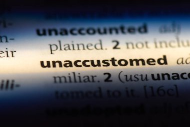 bir sözlüğü'ndeki alışık sözcüğü. alışılmamış kavramı.