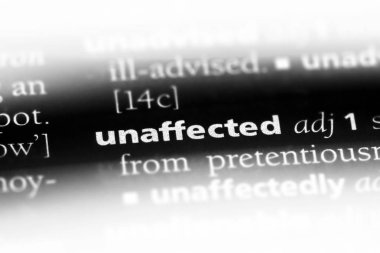 etkilenmeyen tek kelimeyle bir sözlük. etkilenmemiş kavramı.