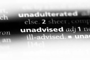 unadvised tek kelimeyle bir sözlük. unadvised kavramı.