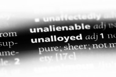 bir sözlüğü'ndeki alaşımsız sözcüğü. Alaşımsız kavramı.