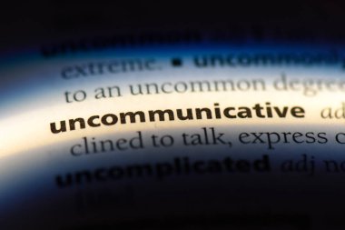 bir sözlüğü'ndeki kurulmuyor sözcüğü. çekingen kavramı.