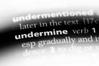 bir sözlüğü'ndeki sözcüğü zayıflatmak. kavram zayıflatmak.