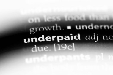 bir sözlüğü'ndeki sözcüğü az maaş. düşük maaşlı kavramı.