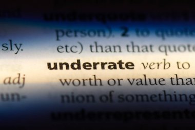 bir sözlüğü'ndeki sözcüğü küçümsüyorsun. kavram küçümsüyorsun.