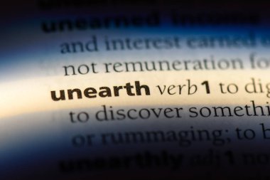 bir sözlüğü'ndeki sözcüğü ortaya çıkarmak. kavramı ortaya çıkarmak.