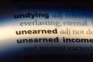 bir sözlüğü'ndeki kazanılmamış sözcüğü. kazanılmamış kavramı.