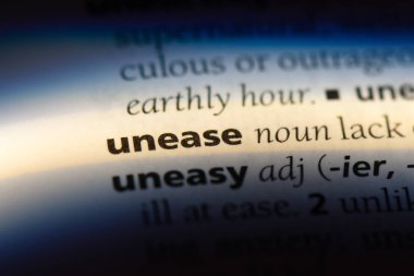 bir sözlüğü'ndeki huzursuzluk sözcüğü. huzursuzluk kavramı.
