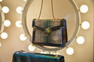 Milan, İtalya - 21 Eylül 2018: Bulgari Milano deposunda. Montenapoleone alan. Bulgari hafta alışveriş moda.