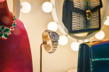 Milan, İtalya - 21 Eylül 2018: Bulgari Milano deposunda. Montenapoleone alan. Bulgari hafta alışveriş moda.