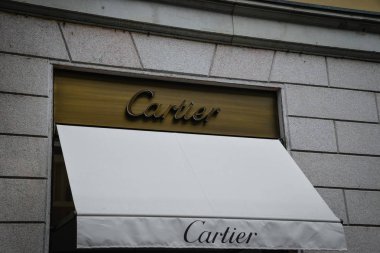 Milan, İtalya - 21 Eylül 2018: Cartier Mağazası Milan. Montenapoleone alan. Moda Haftası Cartier alışveriş.