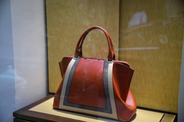 Milan, İtalya - 21 Eylül 2018: Cartier Mağazası Milan. Montenapoleone alan. Moda Haftası Cartier alışveriş.
