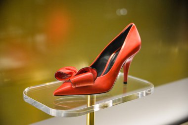 Milan, İtalya - 21 Eylül 2018: Casadei mağaza Milano'da. Montenapoleone alan. Hafta Casadei shopping moda.