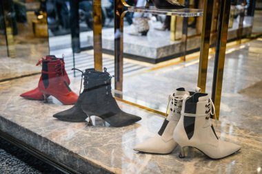 Milan, İtalya - 21 Eylül 2018: Casadei mağaza Milano'da. Montenapoleone alan. Hafta Casadei shopping moda.