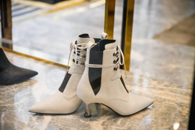 Milan, İtalya - 21 Eylül 2018: Casadei mağaza Milano'da. Montenapoleone alan. Hafta Casadei shopping moda.