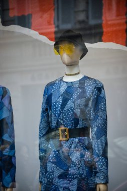 Milan, İtalya - 21 Eylül 2018: Dior mağaza Milano'da. Montenapoleone alan. Moda Haftası Dior alışveriş.