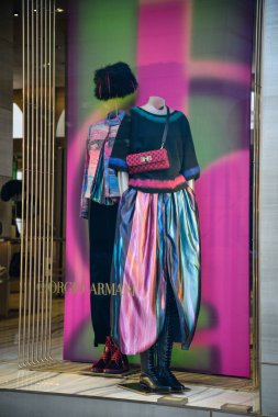 Milan, İtalya - 21 Eylül 2018: Giorgio Armani mağaza Milano'da. Montenapoleone alan. Giorgio Armani hafta alışveriş moda.