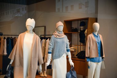 Milan, İtalya - 21 Eylül 2018: Liviana Conti mağaza Milano'da. Montenapoleone alan. Moda Haftası Liviana Conti alışveriş.