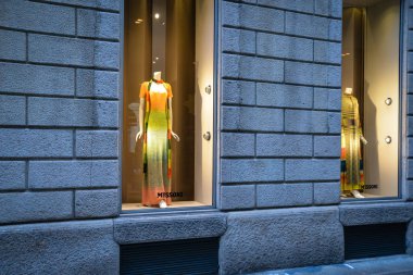 Milan, İtalya - 21 Eylül 2018: Missoni mağaza Milano'da. Montenapoleone alan. Missoni hafta alışveriş moda.