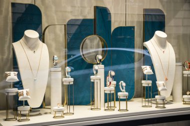 Milan, İtalya - 21 Eylül 2018: Piaget mağaza Milano'da. Montenapoleone alan. Moda Haftası Piaget alışveriş.