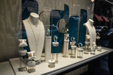 Milan, İtalya - 21 Eylül 2018: Piaget mağaza Milano'da. Montenapoleone alan. Moda Haftası Piaget alışveriş.