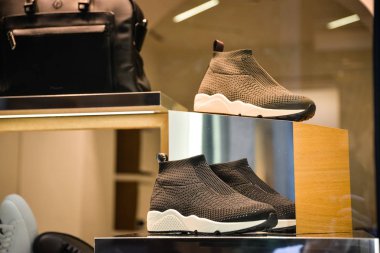 Milan, İtalya - 21 Eylül 2018: Pollini mağaza Milano'da. Montenapoleone alan. Pollini hafta alışveriş moda.