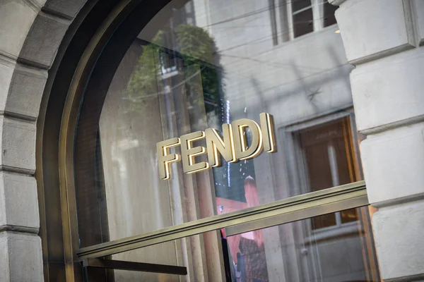 Μιλάνο Ιταλία Σεπτεμβρίου 2018 Fendi Κατάστημα Στο Μιλάνο Περιοχή Montenapoleone — Φωτογραφία Αρχείου