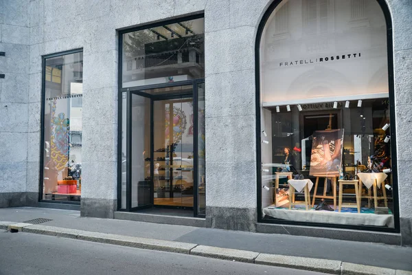 ミラノのミラノ イタリア 2018 フラテリロセッティ店 モンテナポレオーネ通り周辺 ファッション ウィーク フラテリロセッティ ショッピング — ストック写真