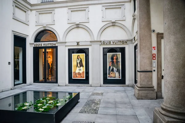 Milan Italy September 2018 Louis Vuitton Store Milan Montenapoleone Area — Stock Photo, Image