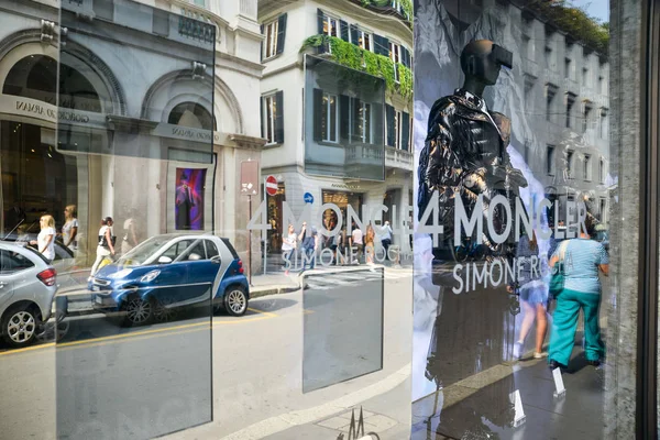 Milan Olaszország 2018 Szeptember Moncler Store Milánóban Montenapoleone Terület Moncler — Stock Fotó