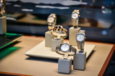 Milan, İtalya - 21 Eylül 2018: Rolex mağaza Milano'da. Montenapoleone alan. Rolex hafta alışveriş moda.