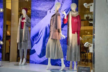 Milan, İtalya - 21 Eylül 2018: Stefanel mağaza Milano'da. Montenapoleone alan. Stefanel hafta alışveriş moda.