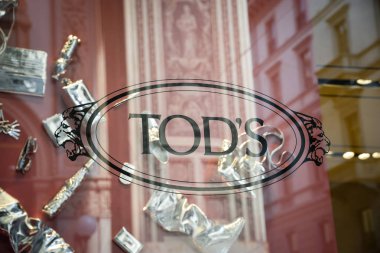 Milan, İtalya - 21 Eylül 2018: Tod s mağaza Milano'da. Montenapoleone alan. Moda hafta Tod s alışveriş.