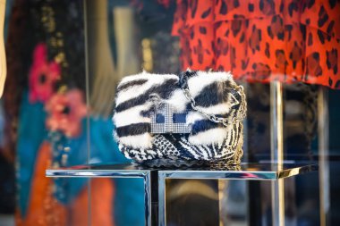 Milan, İtalya - 21 Eylül 2018: Tom Ford mağaza Milano'da. Montenapoleone alan. Moda Haftası Tom Ford alışveriş.
