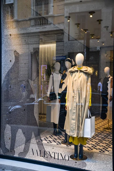 Milão Itália Setembro 2018 Valentino Store Milan Área Montenapoleone Moda — Fotografia de Stock