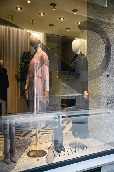 Milão Itália Setembro 2018 Valentino Store Milan Área Montenapoleone Moda — Fotografia de Stock