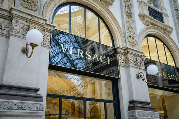 Милан Италия Сентября 2018 Versace Store Milan Район Монтенаполеоне Неделя — стоковое фото